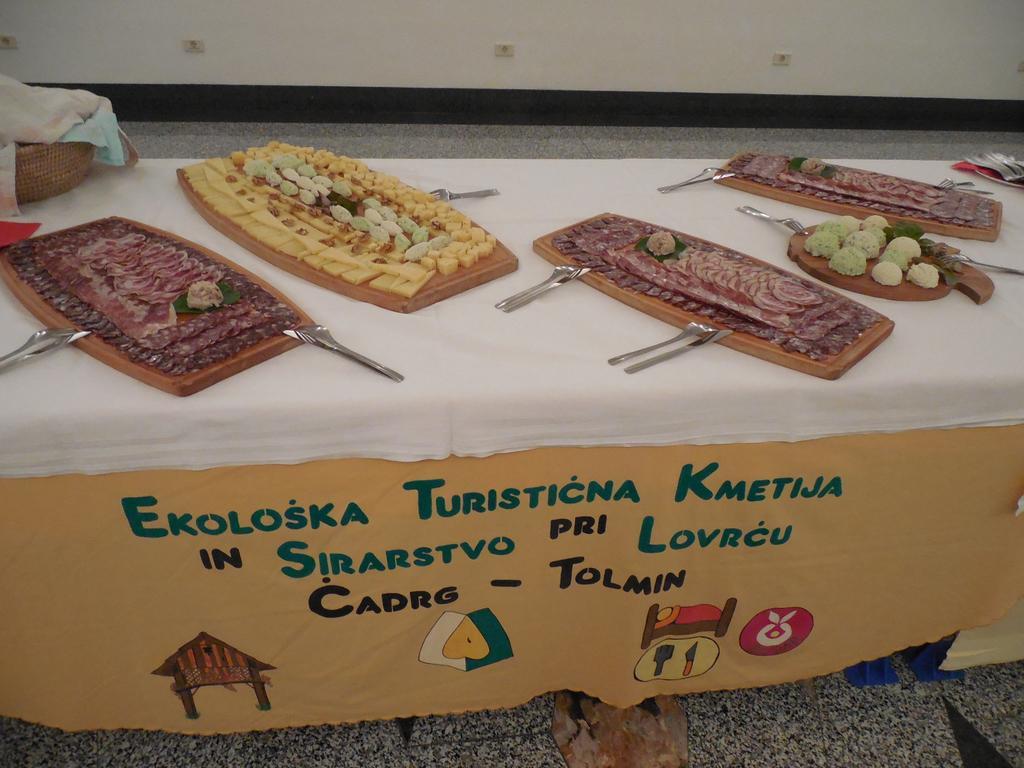 טולמין Ekoloska Turisticna Kmetija Pri Lovrcu מראה חיצוני תמונה